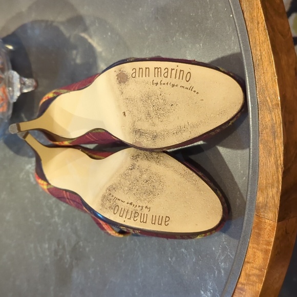 Ann Marino yellow and red plaid Mary Jane heels. Size 7 - Picture 5 of 6